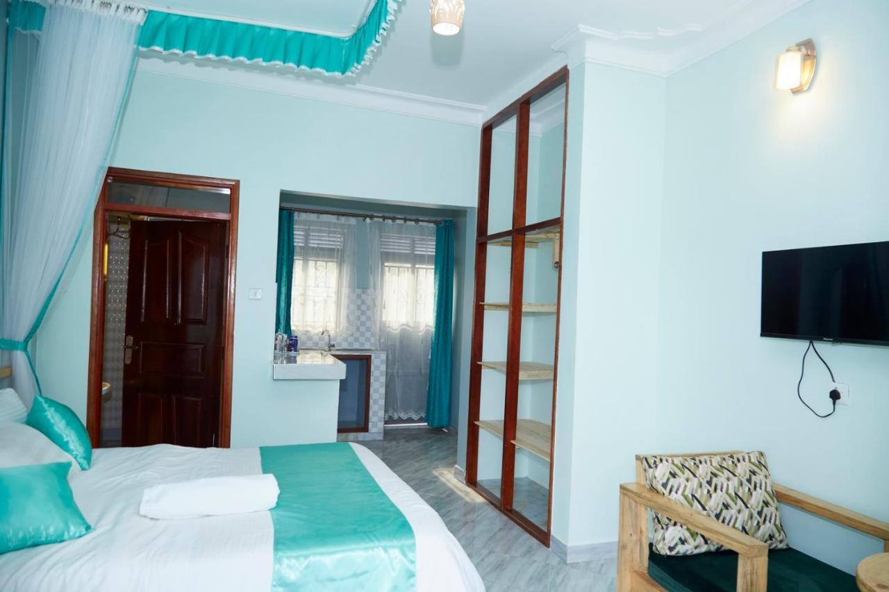 Westway Luxury Suites Mbarara Esterno foto