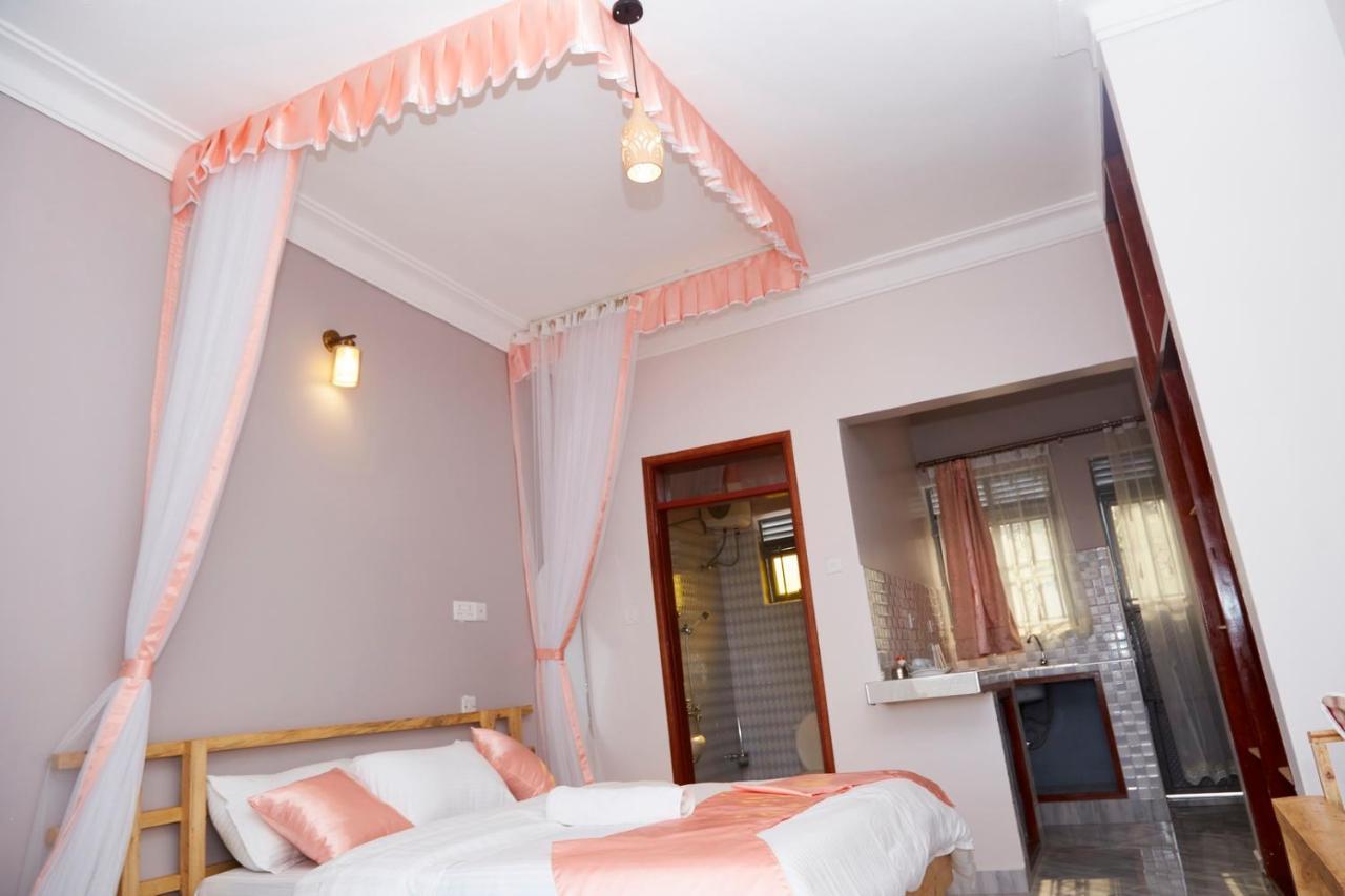 Westway Luxury Suites Mbarara Esterno foto