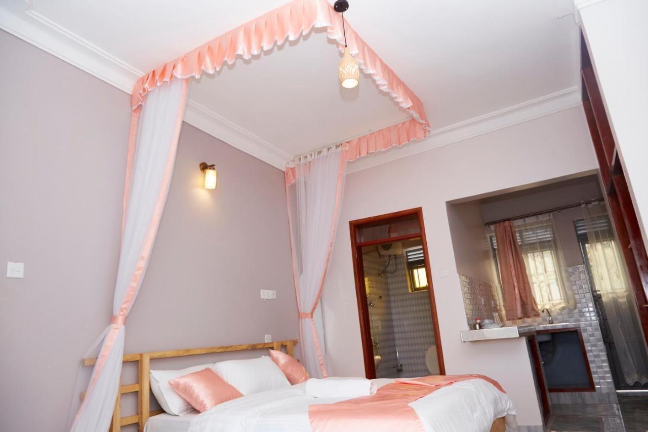 Westway Luxury Suites Mbarara Esterno foto