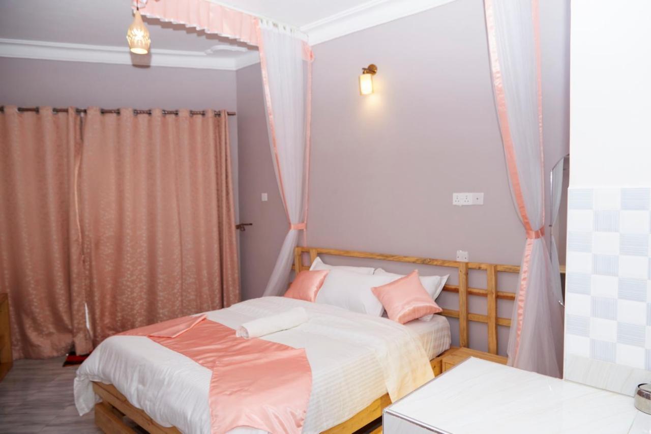 Westway Luxury Suites Mbarara Esterno foto