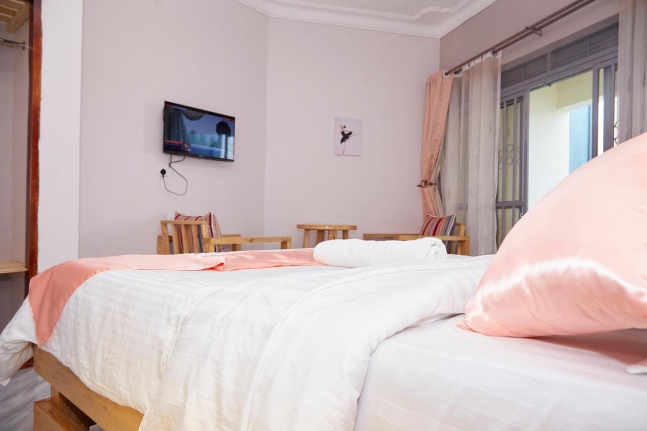 Westway Luxury Suites Mbarara Esterno foto