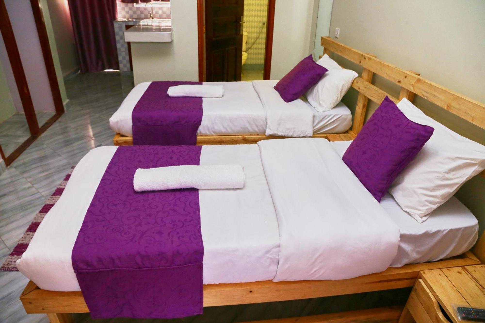 Westway Luxury Suites Mbarara Esterno foto