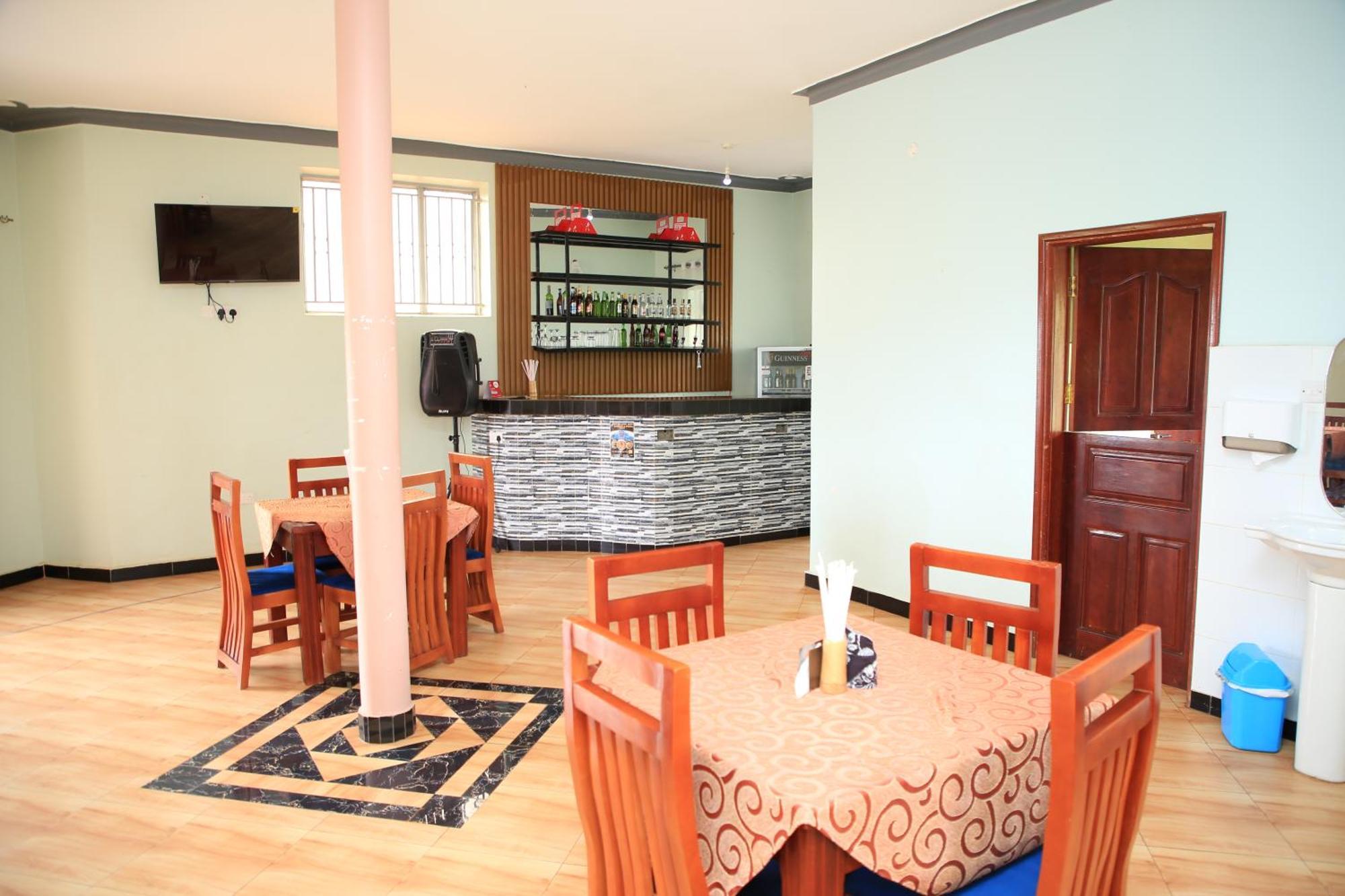 Westway Luxury Suites Mbarara Esterno foto